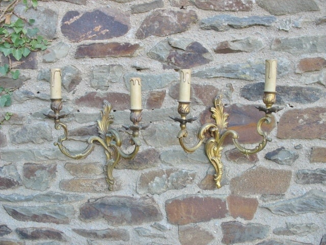 Une Très Belle Paire de Français Vintage Ormolu Brass Two Arm Wall Lights/Scences