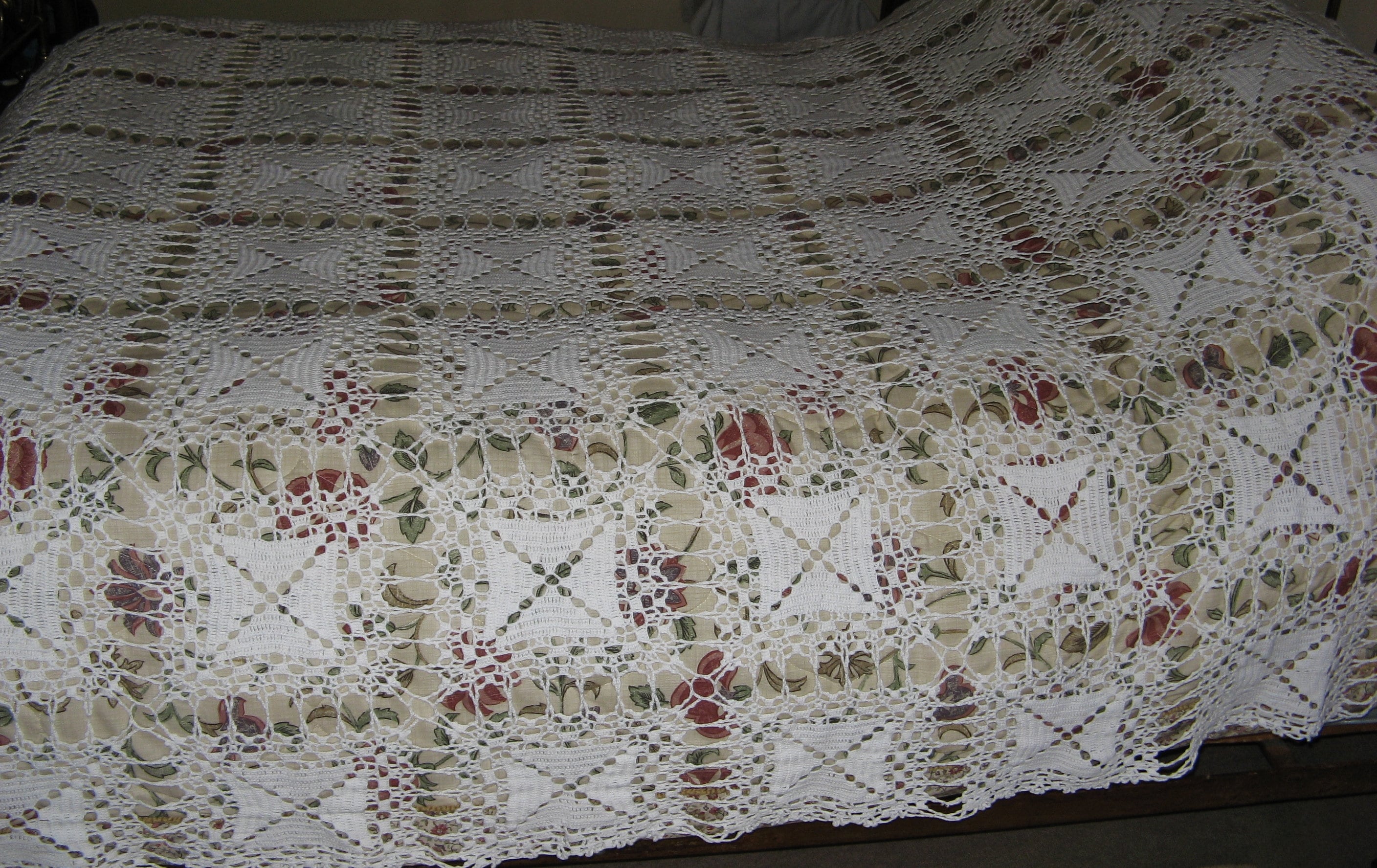 Un Beau Millésime Français Grande Main en Coton Blanc Crochet Lit/Couverture de Table Jeter - Circa 