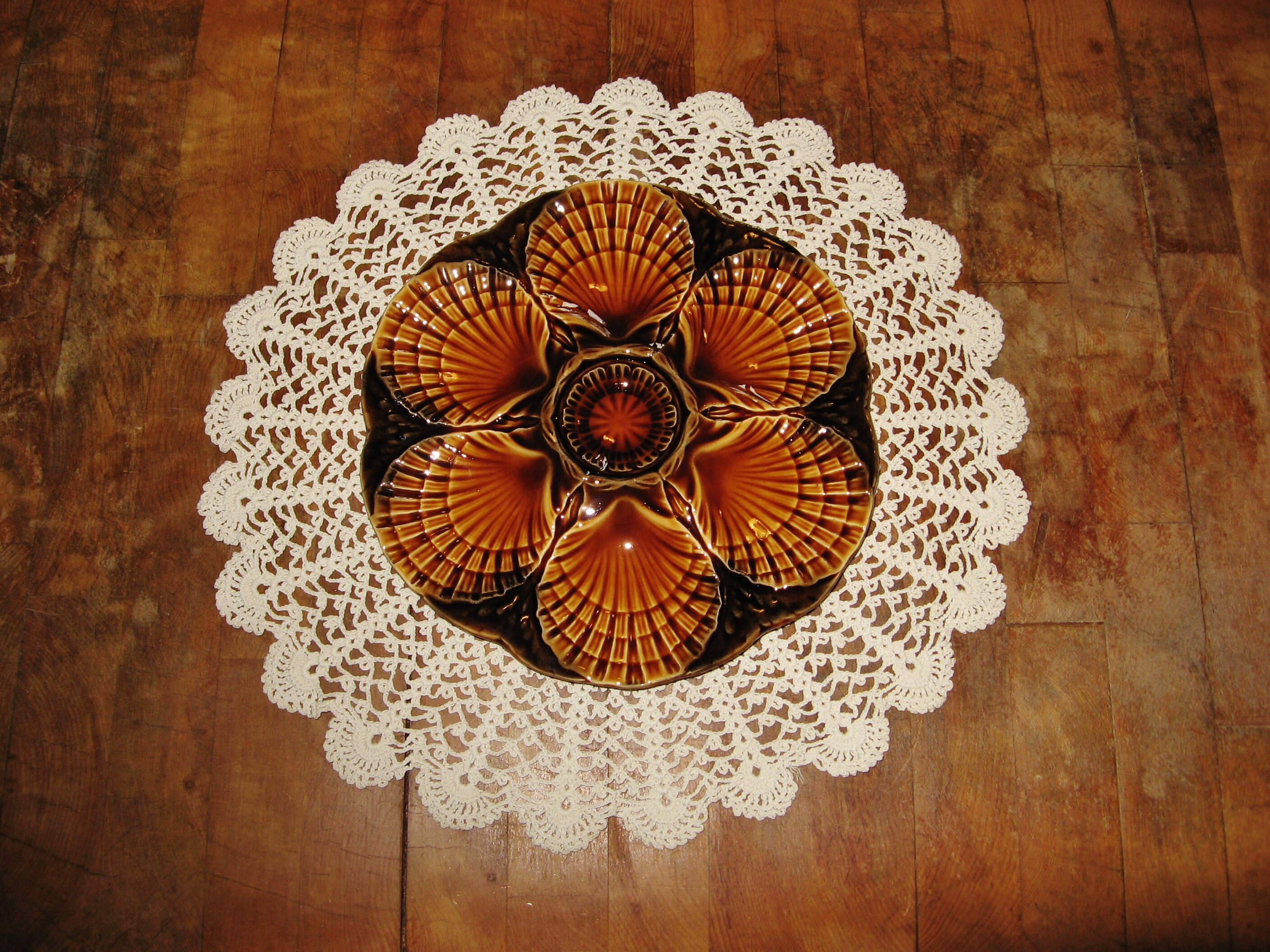 Une Belle Assiette de Service d'huîtres Vintage Français Sarreguemines Factory ~ Majolica/Barbotine 