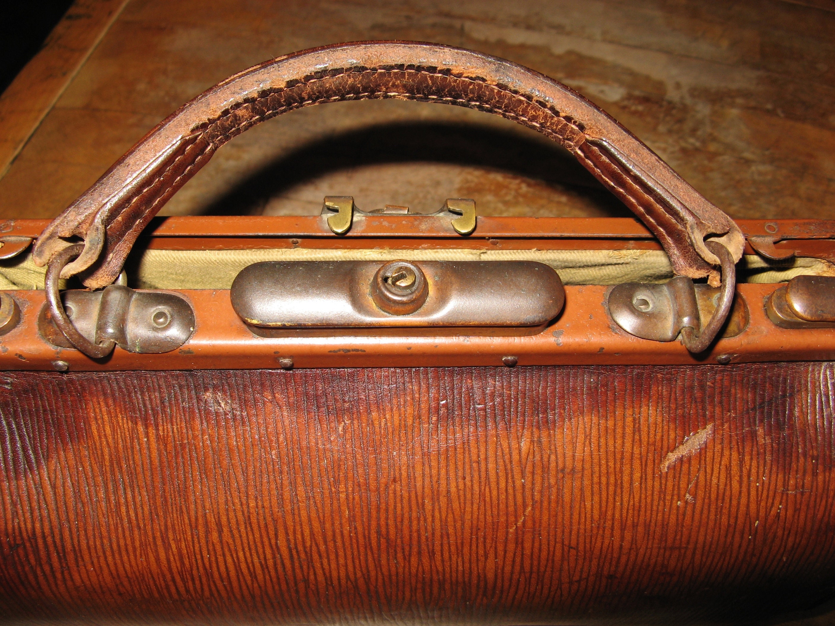 Antique brown leather Gladstone doctor bag vintage leath…