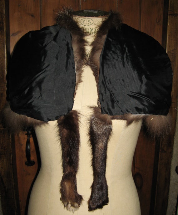 A Beautiful Vintage French Silver Fox Fur Shoulde… - image 8