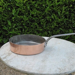 A  Nice Vintage French Copper Saute Pan  / Frying Pan Stamped Serie Speciale Villedieu 24 cm Wide 2 mm Thick