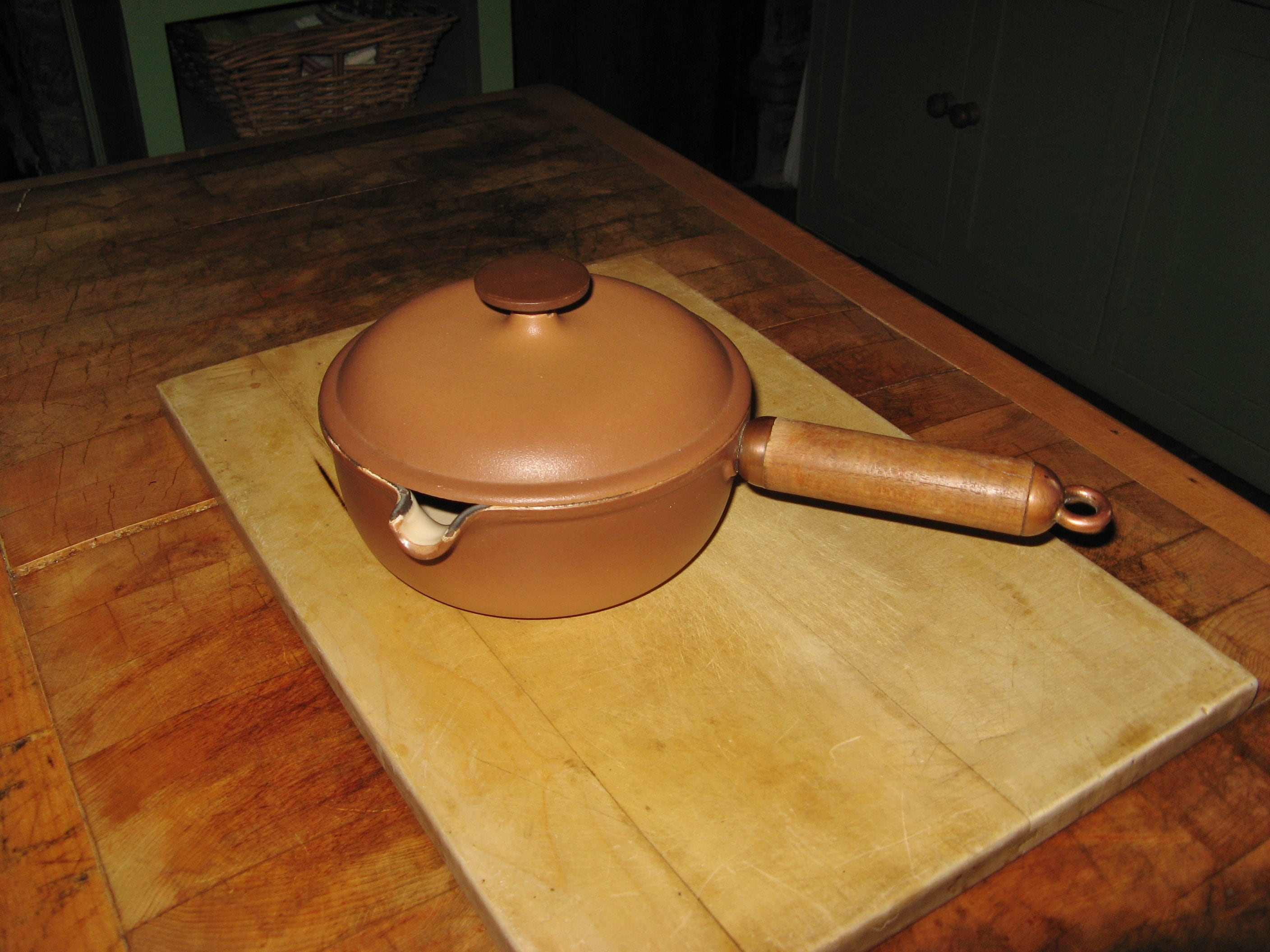 Vintage Français Le Creuset Marron/Caramel Fonte Émaillée Casserole à Verser avec Couvercle ~ 17cm L