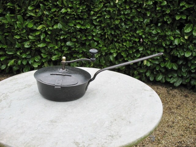 Un Joli Vieux Français Poêle en Forme de Torréfacteur Café/Châtaigne