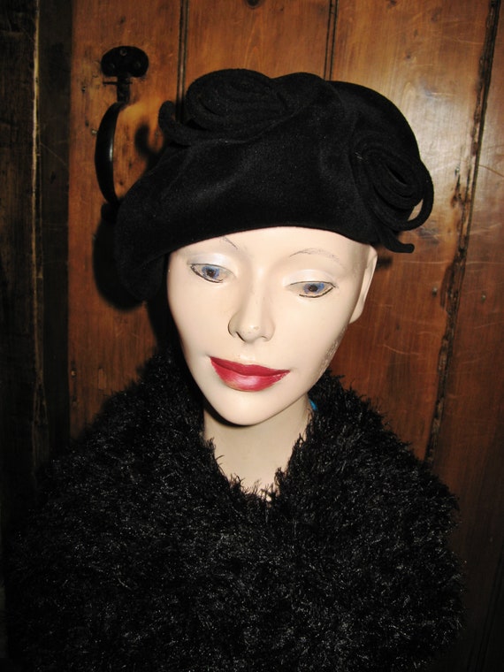 A Beautiful Vintage French Black Felt Hat  With S… - image 2