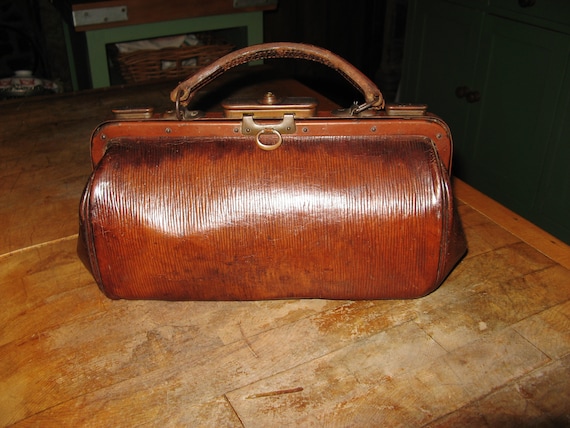 A Small Vintage French Brown Leather Gladstone Bag / Dr Bag/ 