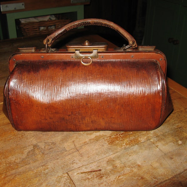 A Small Vintage French Brown Leather Gladstone Bag / Dr Bag/ Handbag ~ 1920's