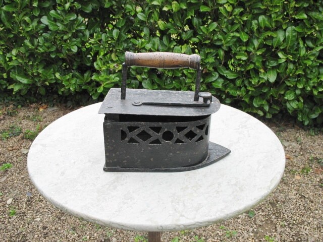 Un Très Beau Millésime Français Breton Boat Iron/Flat Sad Smoothing de La Fin Des Années 1800