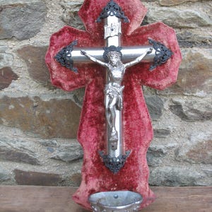 A Very Nice Vintage French Red Velvet Backed Silvered Crucifix Figure Of Christ Benitier Holy Water Font