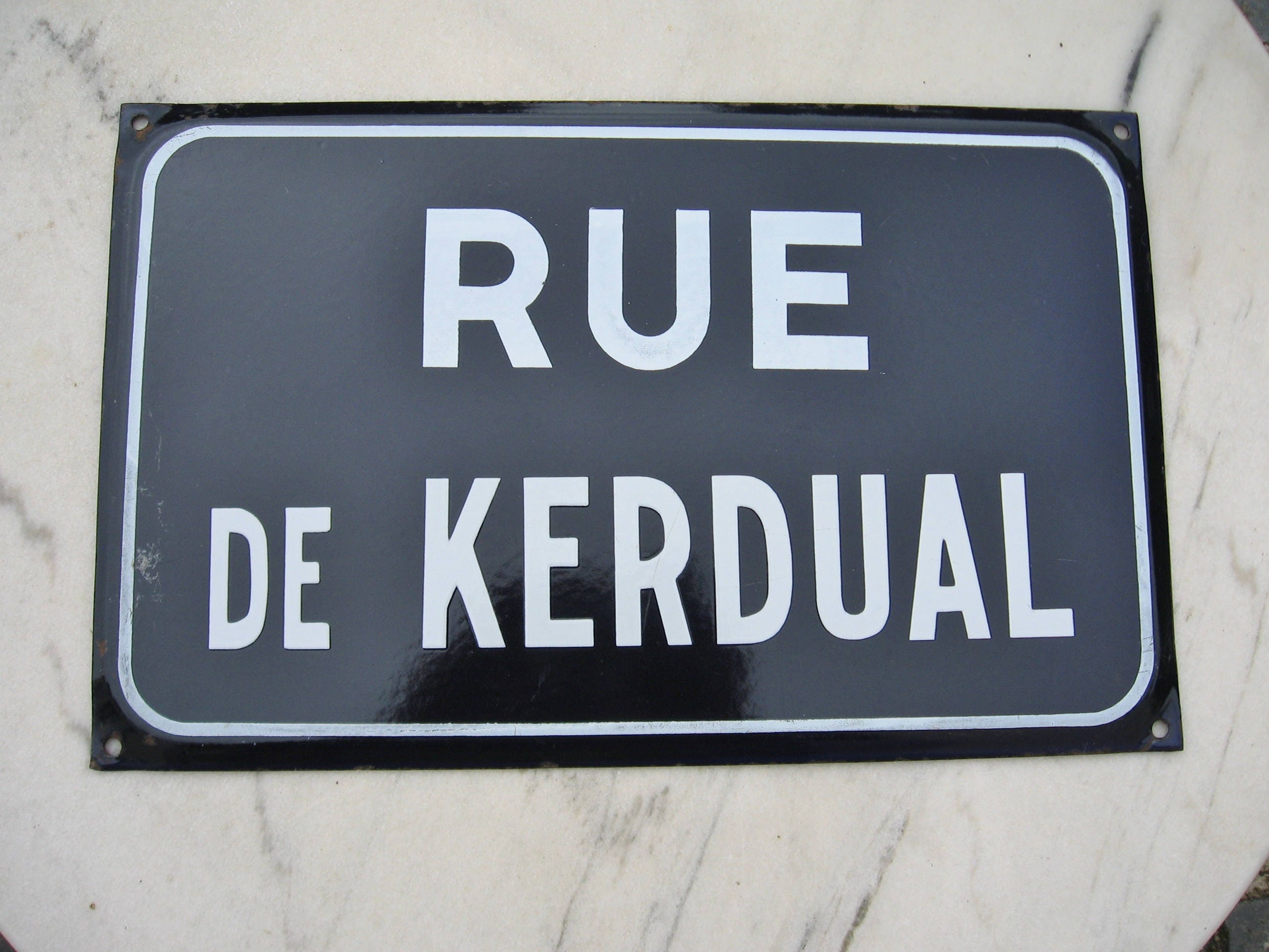 Un Millésime Français Blue & White Émail Road Sign Rue -De - Kerdual