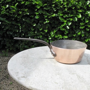 A Very Good Quality Unused Vintage French Slope Sided  Copper Saucepan / Cooking Pot   Stamped YG Cuivre Villedieu