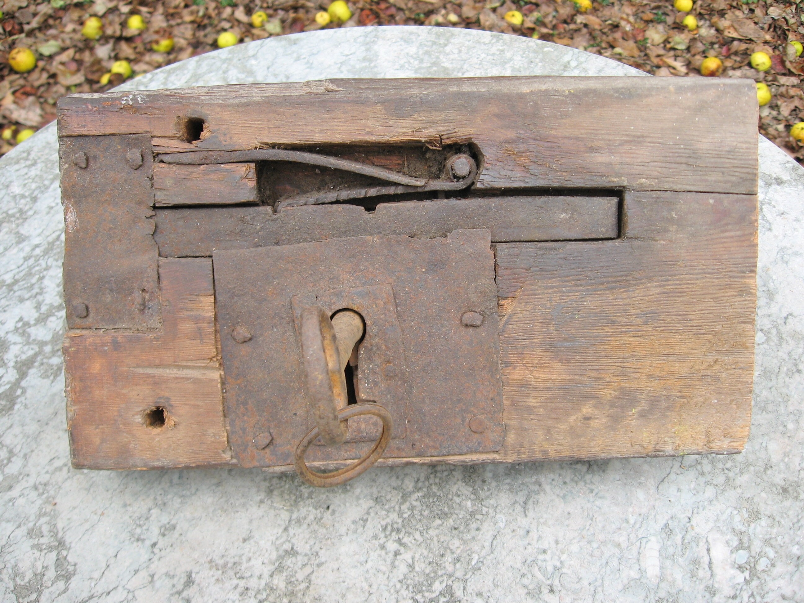 A Good Old Français Hand Made Wood Caséd Door Lock Début Des Années 1800 Travailler avec La Clé Orig