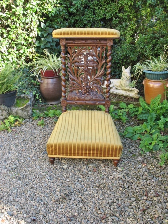 Une Très Belle Qualité Français Chaise de Prière Vintage Prie Dieux, Religieuse avec Fond Colonne Sc