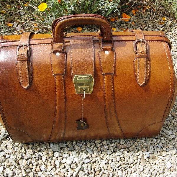 Una gran bolsa de cuero bronceado francés vintage / bolsa de doctor / noche / bolsa de fin de semana 1950