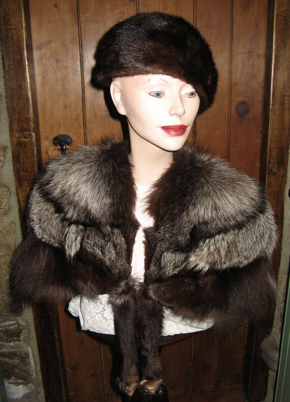 A Beautiful Vintage French Silver Fox Fur Shoulde… - image 3