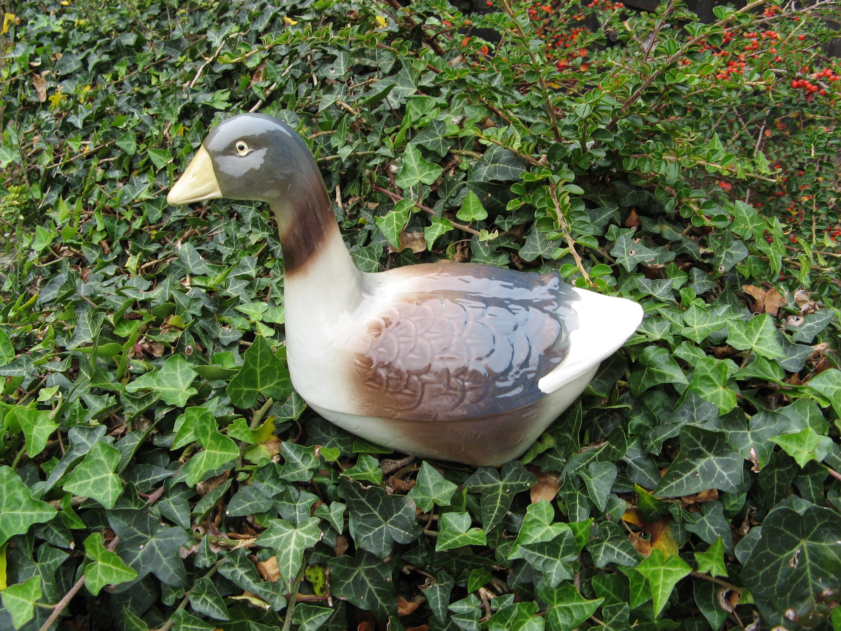 Un Millésime Français La Fiéence Peinte à La Main/Majolica Goose Terrine - Michel Caugant 1970, S Co