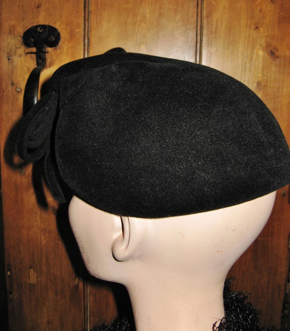 A Beautiful Vintage French Black Felt Hat  With S… - image 6