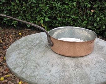 A Vintage French Hammered Copper Saute&#39; Pan / Frying Pan 2 mm Thick Nickel Lined Fabrication Francaise