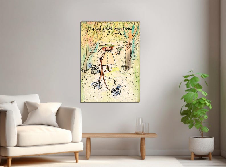 K&ouml;nnte beinhalten: Eine Aquarellillustration eines M&auml;dchens in einem gelben Mantel und einem Strohhut, das zwei Hunde an der Leine spazieren f&uuml;hrt. Der Text "I hear a bird in the birds" steht in der oberen linken Ecke des Bildes.