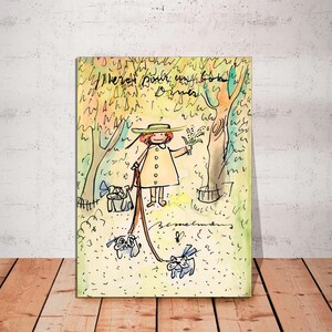 K&ouml;nnte beinhalten: Eine Aquarellillustration eines M&auml;dchens, das zwei Hunde in einem Park spazieren f&uuml;hrt. Das M&auml;dchen tr&auml;gt einen gelben Mantel und einen Hut. Die Hunde sind braun und wei&szlig;. Der Text "Zweifle niemals daran, was dein Herz dir sagt" steht oben im Bild.