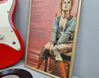 Oprawiona okładka albumu Davida Bowiego „Space Oddity”