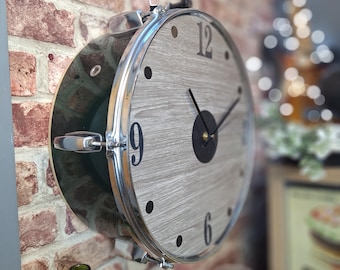 Prawdziwy zegar ścienny Drum 15", zielona strona, szara drewniana tarcza, styl vintage industrial steam punk