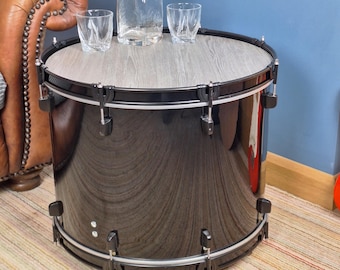 Duży stolik kawowy Drum, kółka, połyskujący czarny, szerokość 57 cm, kawa, bok, prawdziwy bas, męska jaskinia, steampunk