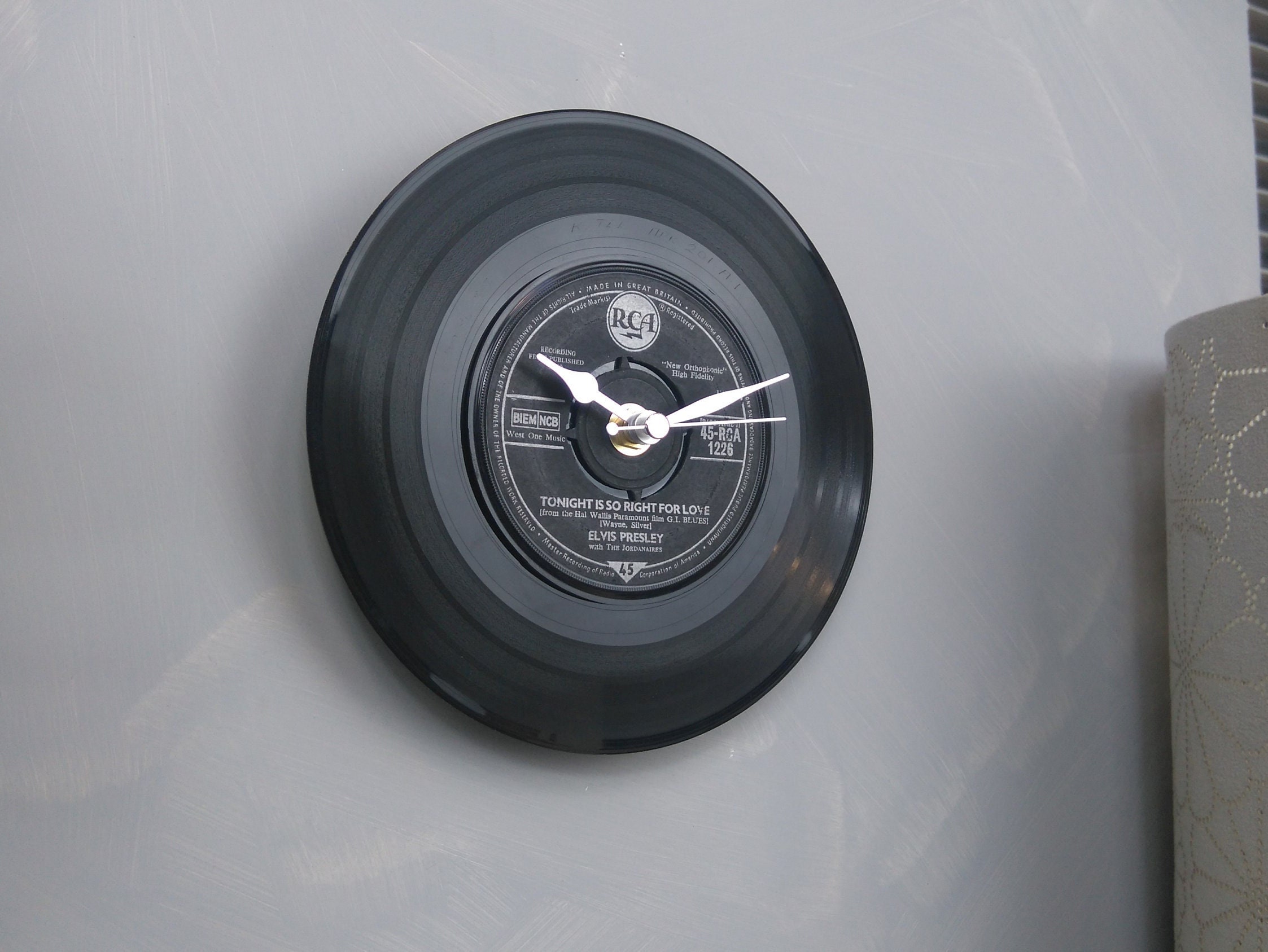 Vinyl Record Clock Featuring Real Record Label Faces - Etsy