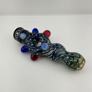 Chillum Donut Pfeife Blue Silver Fumed Chillum Pfeife mit blauen und goldenen Rubinmurmeln und toller Geschenkpfeife