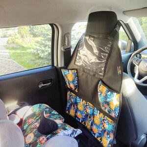Organizer for the back seat in the car with a children's print with lions.
