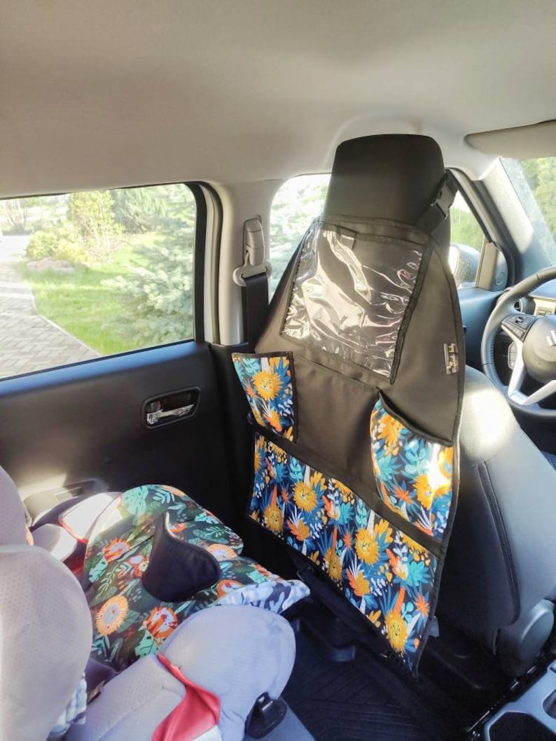 Organizer for the back seat in the car with a children's print with lions.