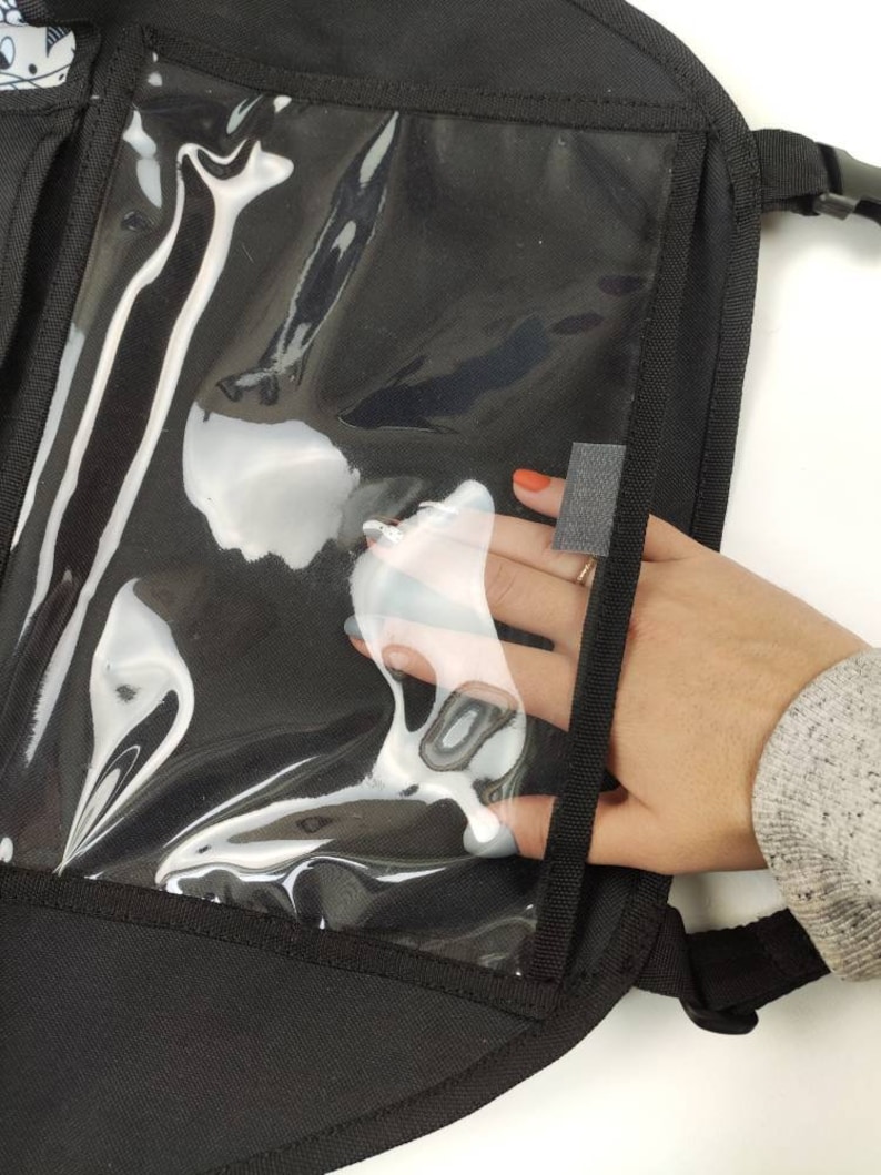 Organizer for the driver's seat with a silicone tablet holder.