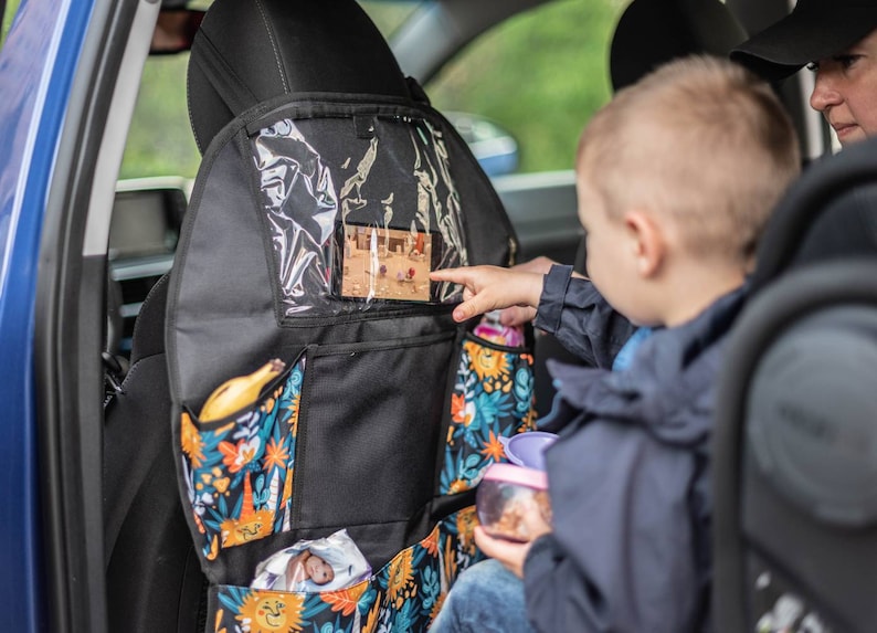 Organizer for the driver's seat with a silicone tablet holder.
