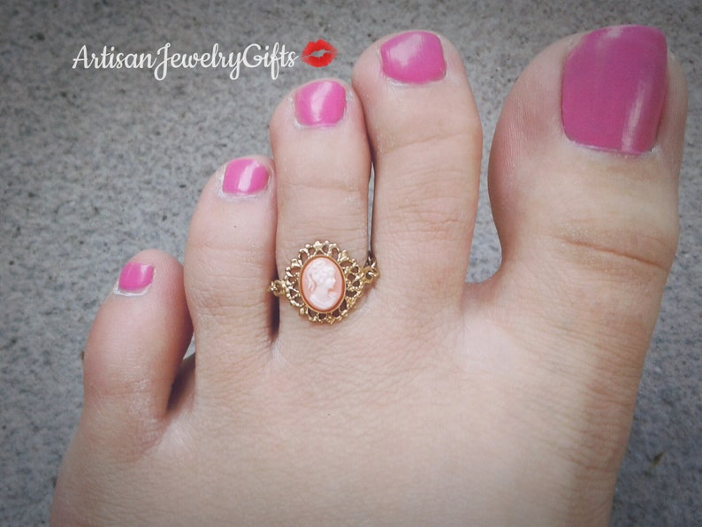 Pink Victorian Lady Cameo Toe Ring Gold Chain Toe Ring Victorian Lady Toe Ring Hipster Body Jewelry Toe Ring Bohemian Toe Ring