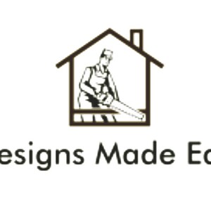 K&ouml;nnte beinhalten: Schwarzwei&szlig;es Logo eines Hauses mit einer Person, die eine S&auml;ge im Inneren h&auml;lt. Der Text "Designs Made Easy" befindet sich unter dem Haus.