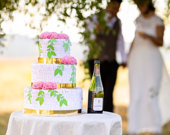 Wedding Cake Pinata Rosa