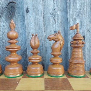Unique old wooden weighted chess set.The 1820 Thomas Lund  Englich. Chess Pieces.Repro.