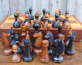 Juego de ajedrez de madera, Bakú. Reproducción.