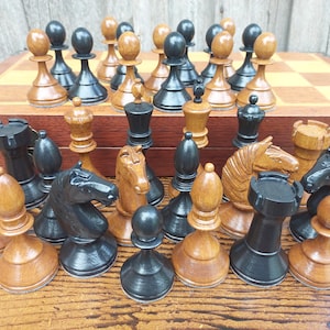 Wooden chess set ,,I.Maizelis&quot;. Repro.