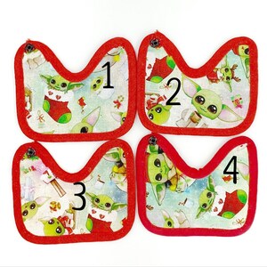 SCHLEICH FOAL Mantas escala 1:24 - Christmas Baby Yoda (rojo) - Listo para enviar imagen 3