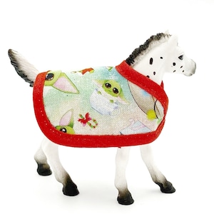 SCHLEICH FOAL Mantas escala 1:24 - Christmas Baby Yoda (rojo) - Listo para enviar imagen 2