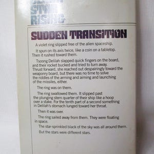 Puede incluir: Portada de libro de bolsillo con el t&iacute;tulo "Black Star Rising" en letras plateadas. El texto "Sudden Transition" est&aacute; en letras grandes y en negrita. La contraportada contiene texto descriptivo sobre la trama del libro.