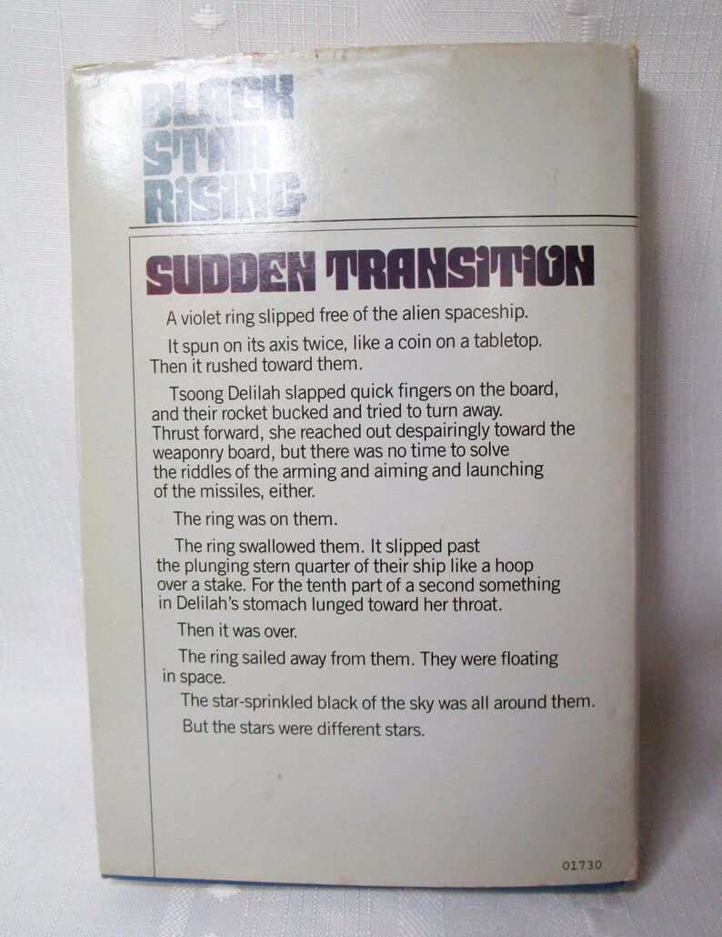 Puede incluir: Portada de libro de bolsillo con el t&iacute;tulo "Black Star Rising" en letras plateadas. El texto "Sudden Transition" est&aacute; en letras grandes y en negrita. La contraportada contiene texto descriptivo sobre la trama del libro.