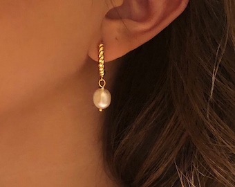 Pearl Hoops earrings, Pearl Drop Earrings, Freshwater Baroque Pearl Earrings, Twisted Pearl Hoops, 18K Gold French Earrings