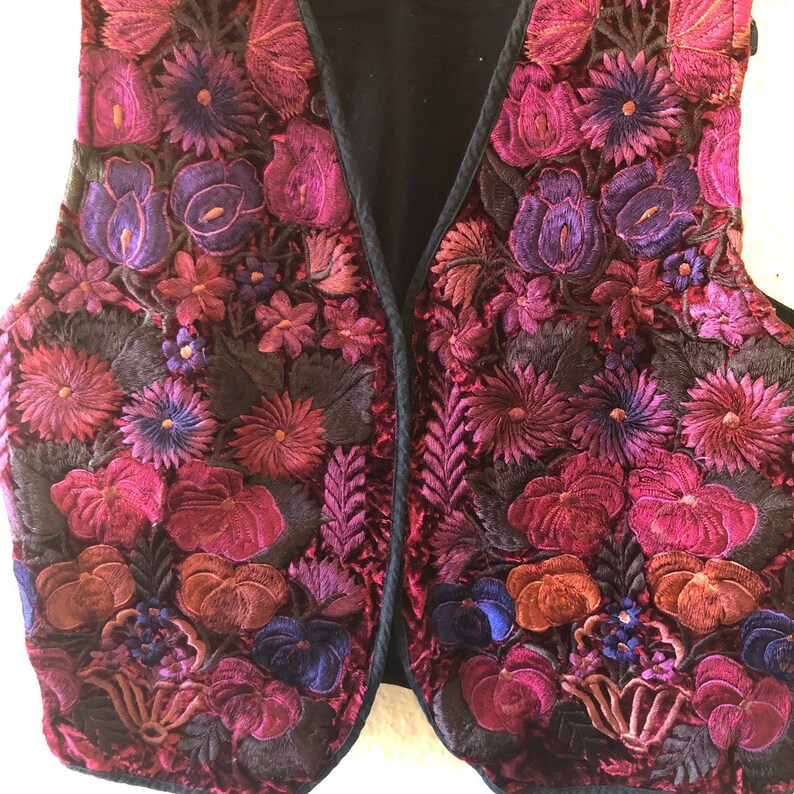 Vintage maroon embroidered vest M