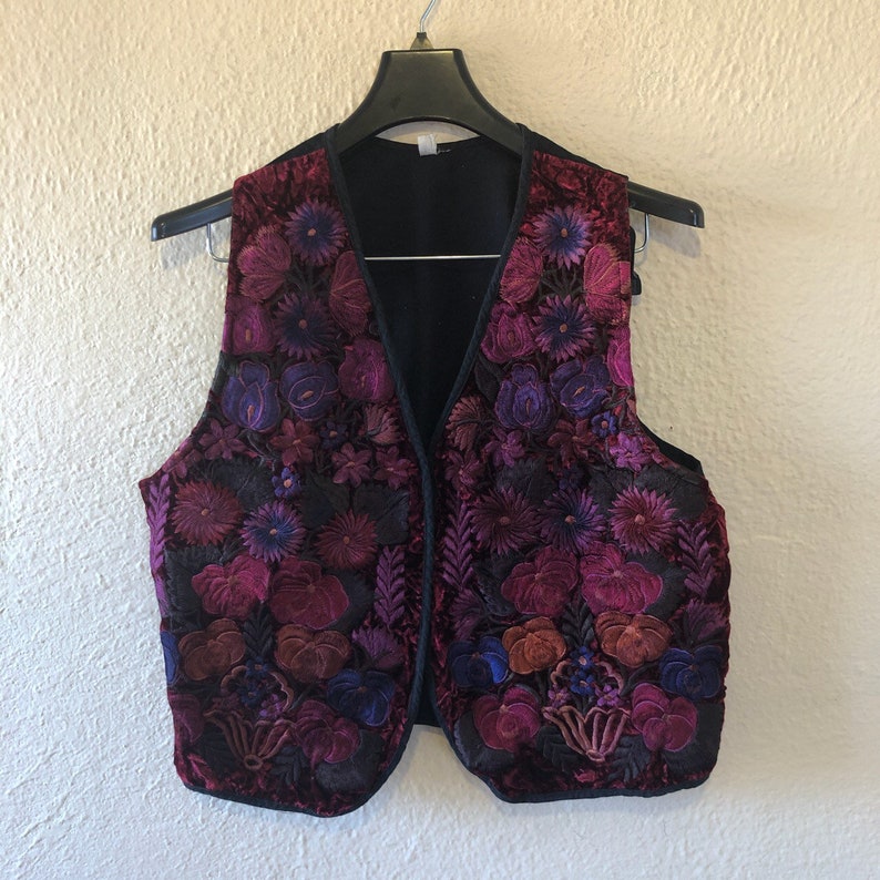 Vintage maroon embroidered vest M