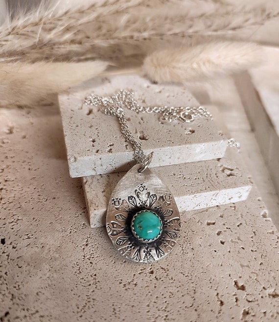 The silversmith deals jewelry