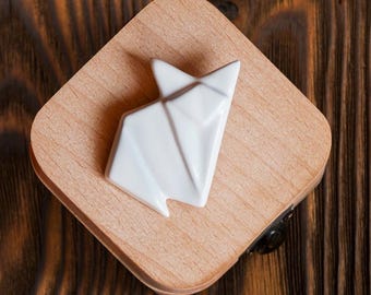 Spilla in ceramica, spilla origami a forma di volpe, spilla nera, spilla a forma di volpe, gioielli in ceramica, regalo unico, spilla origami, spilla geometrica
