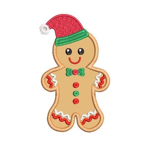 Puede incluir: Diseño de bordado de hombre de jengibre. El diseño presenta un hombre de jengibre sonriente con un gorro de Papá Noel rojo con una banda verde, una pajarita verde y botones rojos. Los bordes están decorados con costuras rojas y blancas.