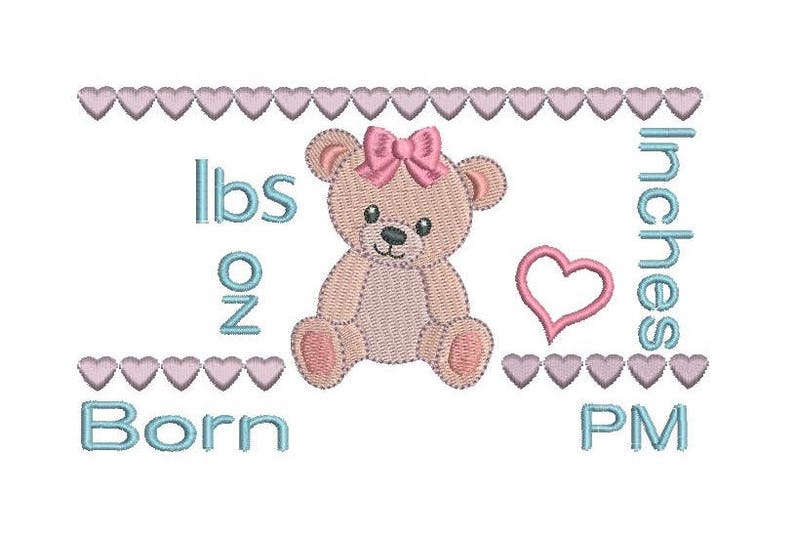 Może przedstawiać: R&oacute;żowo-brązowy miś z r&oacute;żową kokardką siedzi w środku białego tła. Tekst "lbs oz Born" znajduje się po lewej stronie misia, a tekst "inches PM" po prawej stronie misia. Nad i pod misiem znajdują się rzędy małych r&oacute;żowych serduszek.
